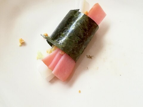ロースハムと白菜の芯と落花生の海苔巻き☆からしマヨ